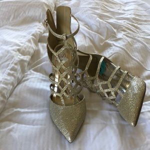 Gold 5.5 shoes